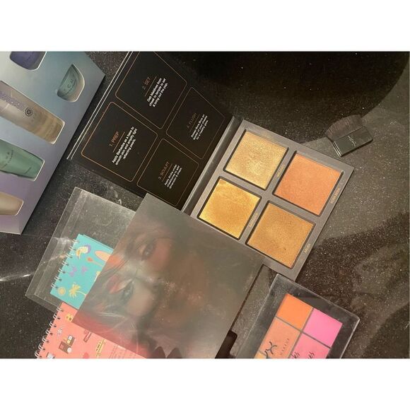 Bundle of makeup products - Picture 13 of 16